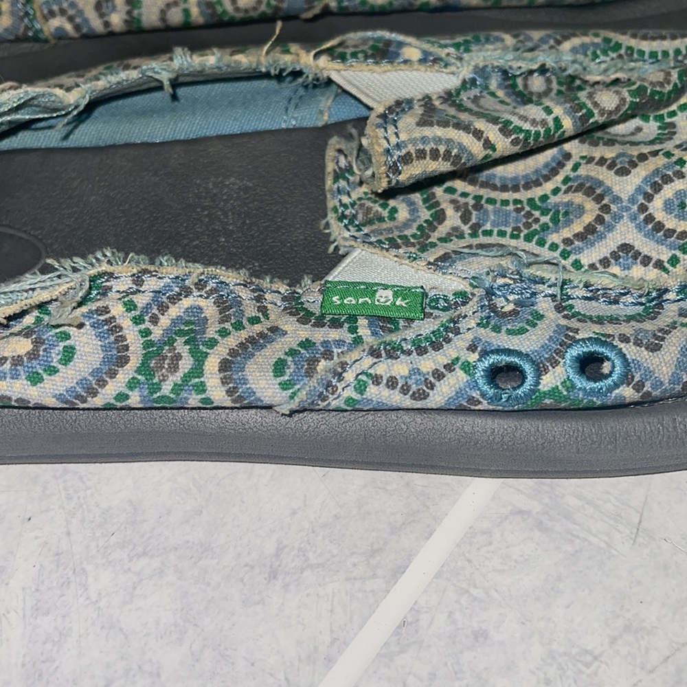 SANUK - Picture 2 of 5